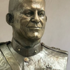 One of many lifelike sculptures by Richard Pumphrey